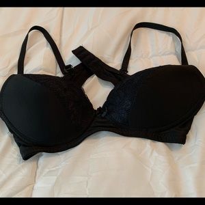 Lightly padded bra in black. Detachable straps. 95% cotton 5% spandex. 36B